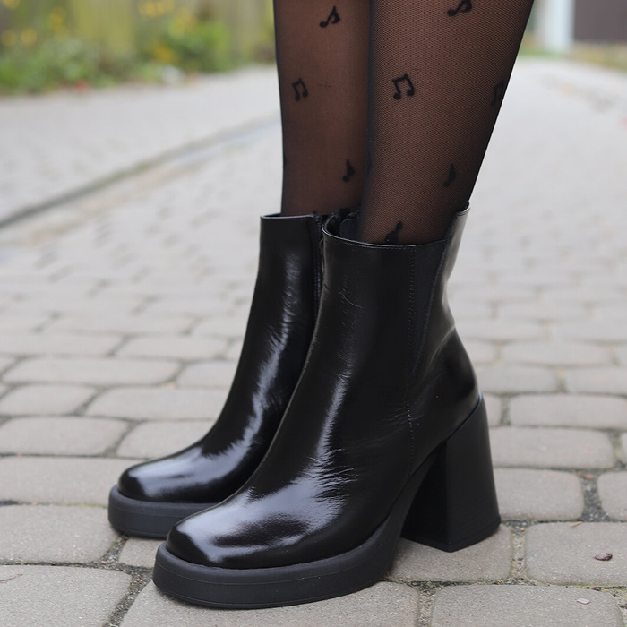 Чорні шкіряні ботильйони Acord