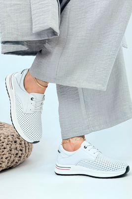 Półbuty skórzane ażurowe białe na koturnie Filippo 