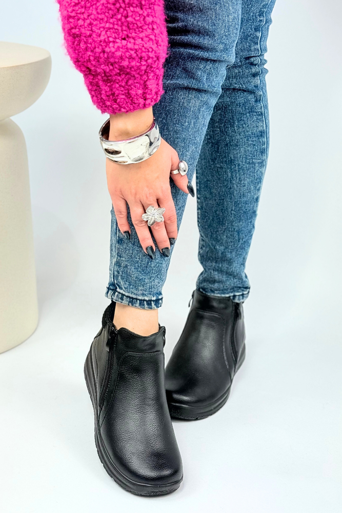 Botki krótkie czarne na niskim koturnie ocieplane na zamek