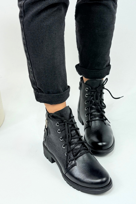 Чорні шкіряні чоботи з колодкою Galant