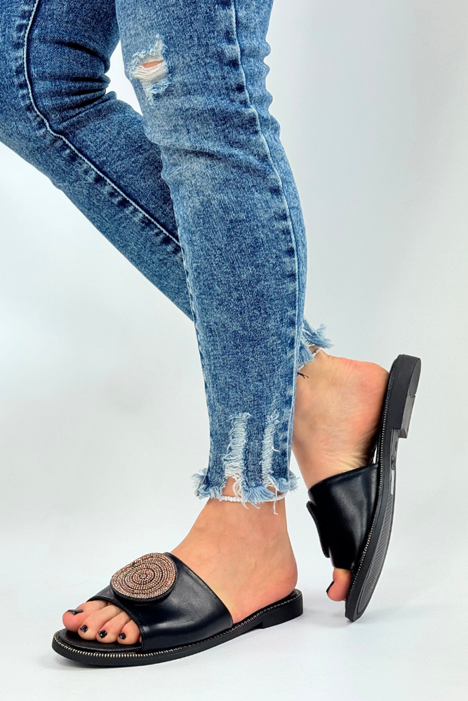 Klapki płaskie czarne z ozdobą w cyrkonie Filippo