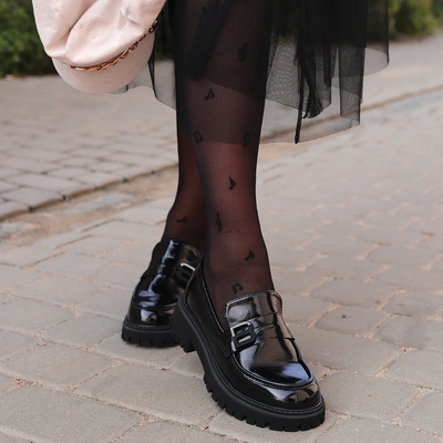 Półbuty czarne lakierowane na platformie T. Sokolski