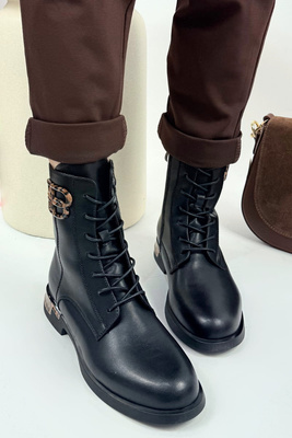 Botki damskie skórzane płaskie z akcentami w panterkę czarne