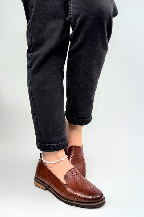 Чорні туфлі з перфорованою танкеткою