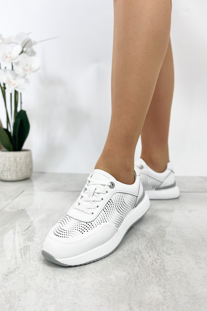Sneakersy białe skórzane perforowane na platformie