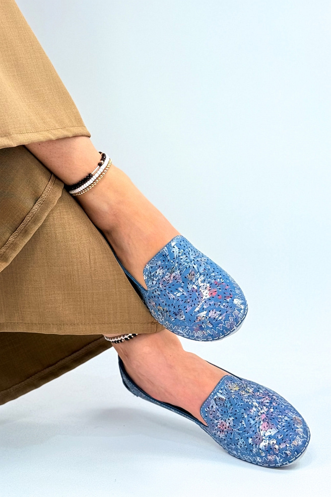 Сині ажурні туфлі на зав'язках