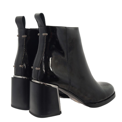 Botki skórzane lakierowane czarne na obcasie Artiker