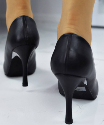 Стильні чорні туфлі на підборах з натуральної шкіри Kordel grain