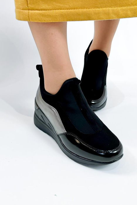 Sneakersy damskie czarne wsuwane na koturnie