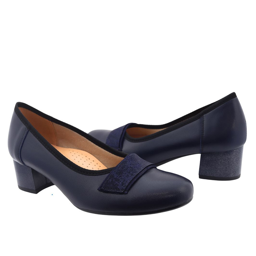 Темно-сині шкіряні туфлі на низькому каблуці Galant