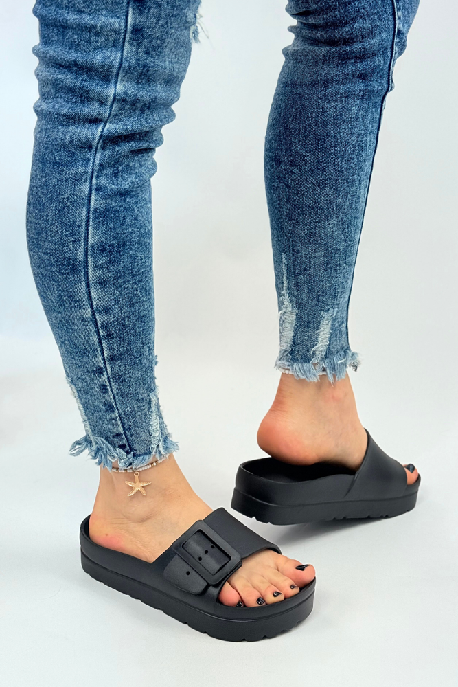 Бежеві шльопанці для басейну з регульованим ремінцем