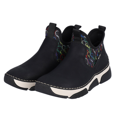 Чорні жіночі ботильйони Rieker з цікавим малюнком на верху