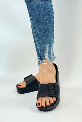 Бежеві шльопанці для басейну з регульованим ремінцем