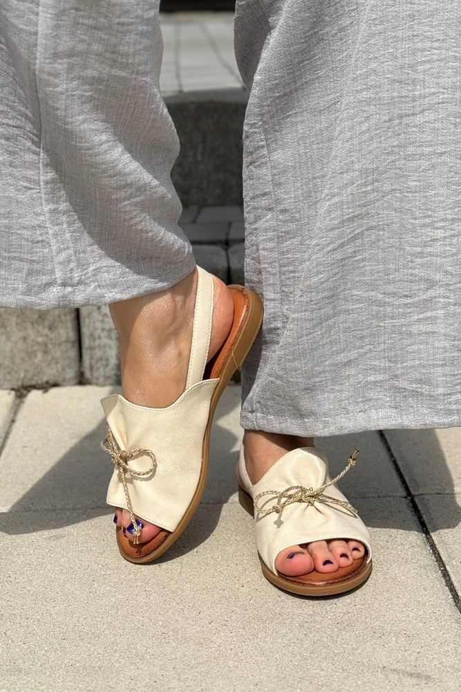 Złote skórzane sandały zabudowane płaskie 