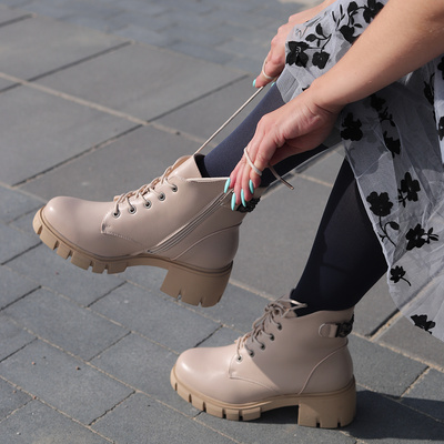 Botki beżowe sznurowane M. Daszyński