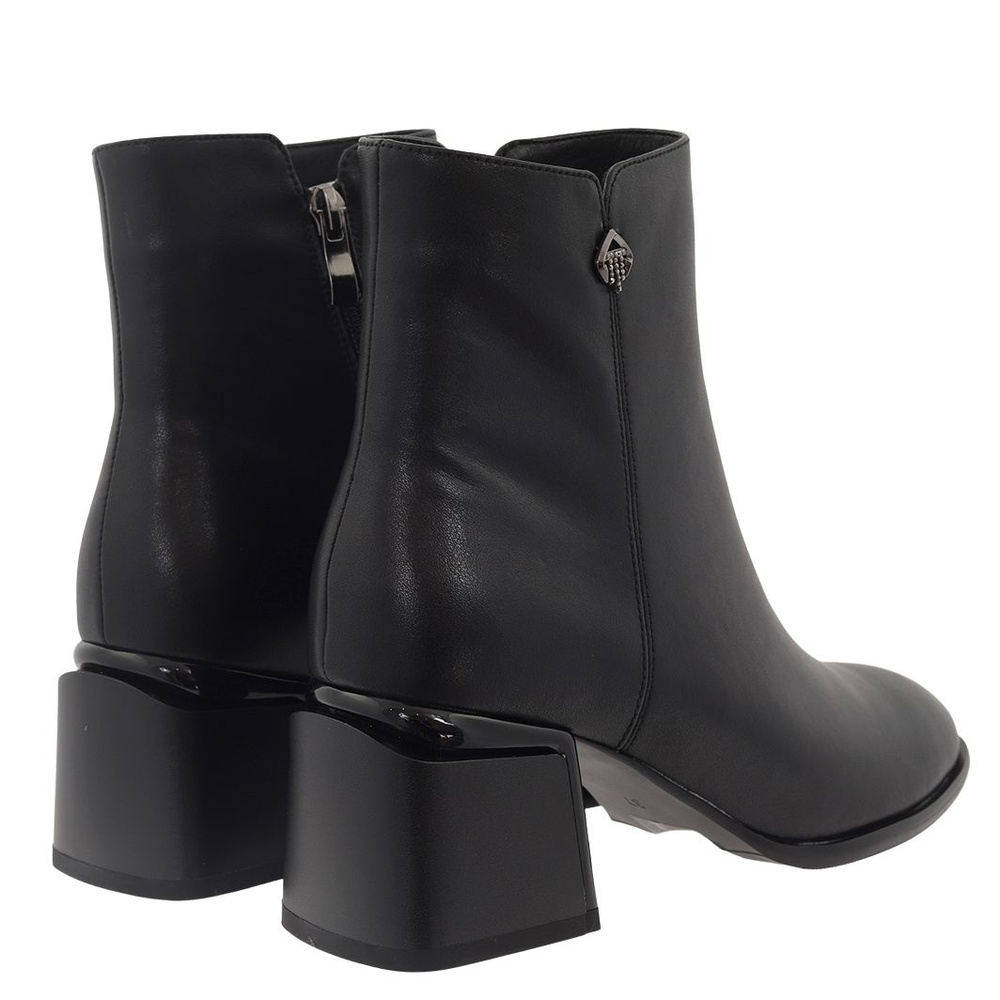 Чорні шкіряні ботильйони Artiker