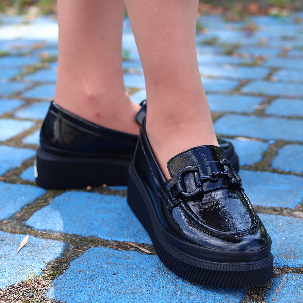 Sneakersy damskie lakierowane czarne Ravini