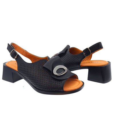 Czarne skórzane sandały perforowane na klocku Vinceza