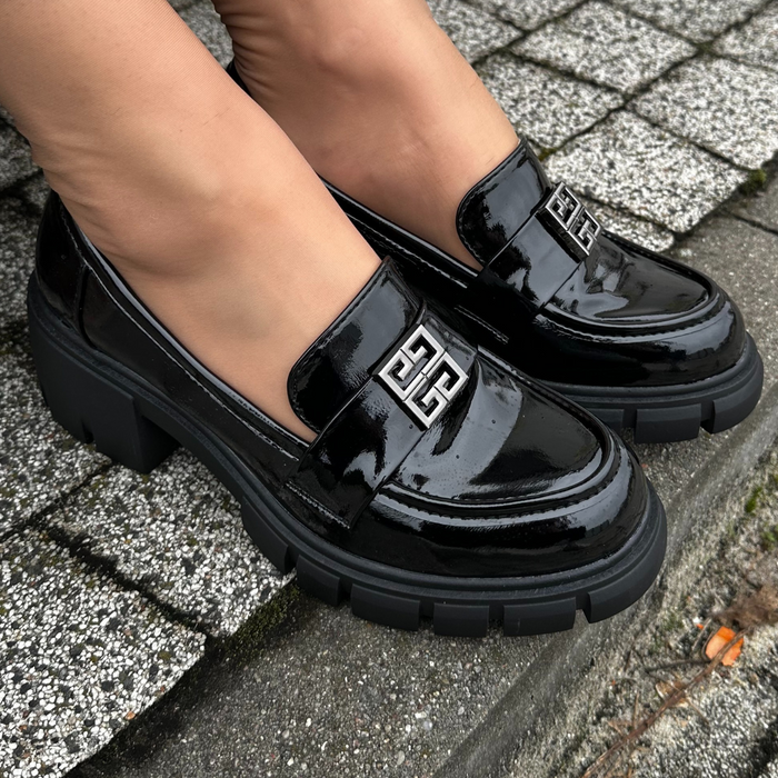 Чорні лаковані лофери з металевим декором M. Daszyński