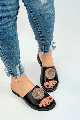 Klapki płaskie czarne z ozdobą w cyrkonie Filippo