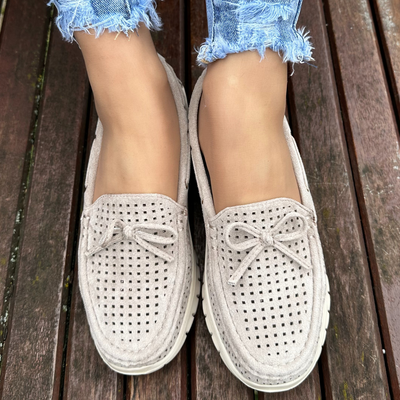 Półbuty skórzane ażurowe beżowe z kokardką Vinceza