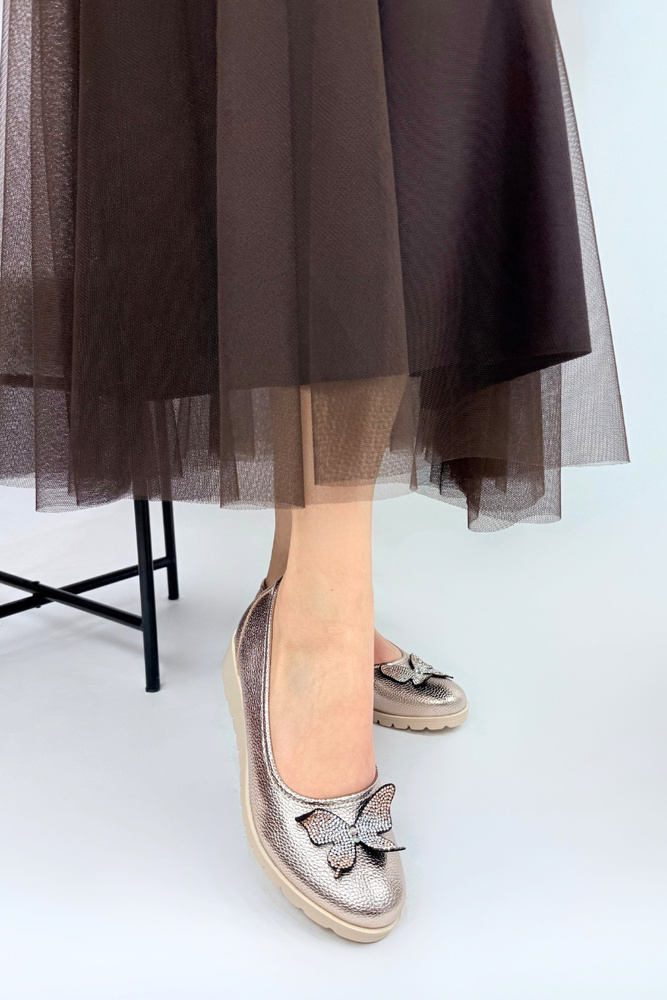 Красиві ажурні туфлі кольору міді