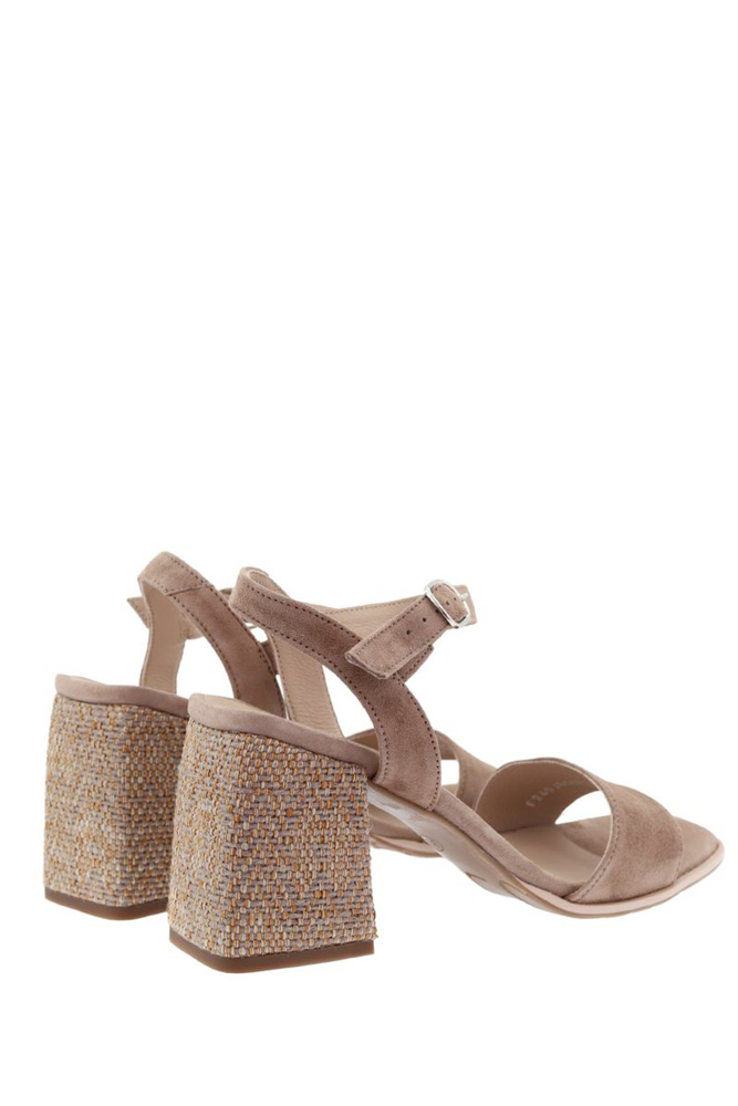 Beżowe sandały skórzane welurowe na klocku Ryłko