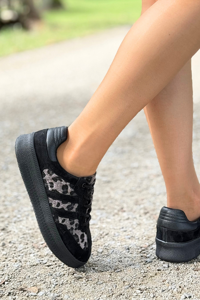 Шкіряні сліпони на танкетці на блискавці, чорні