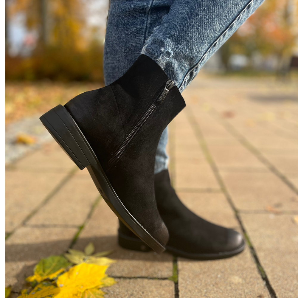 Czarne damskie zamszowe botki płaskie na zamek