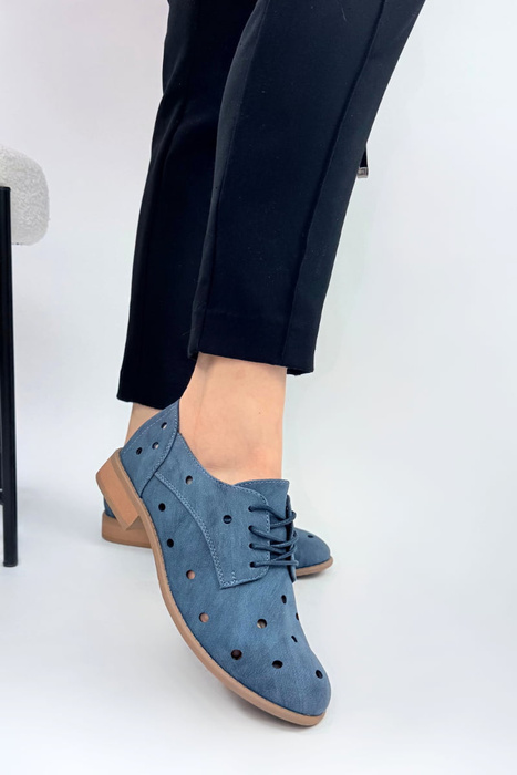 Casualowe półbuty damskie niebieskie z perforacją wiązane