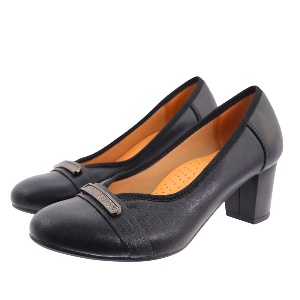 Човники жіночі шкіряні з чорним декором