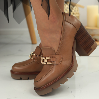 Półbuty beżowe na słupku z klamerką Potocki