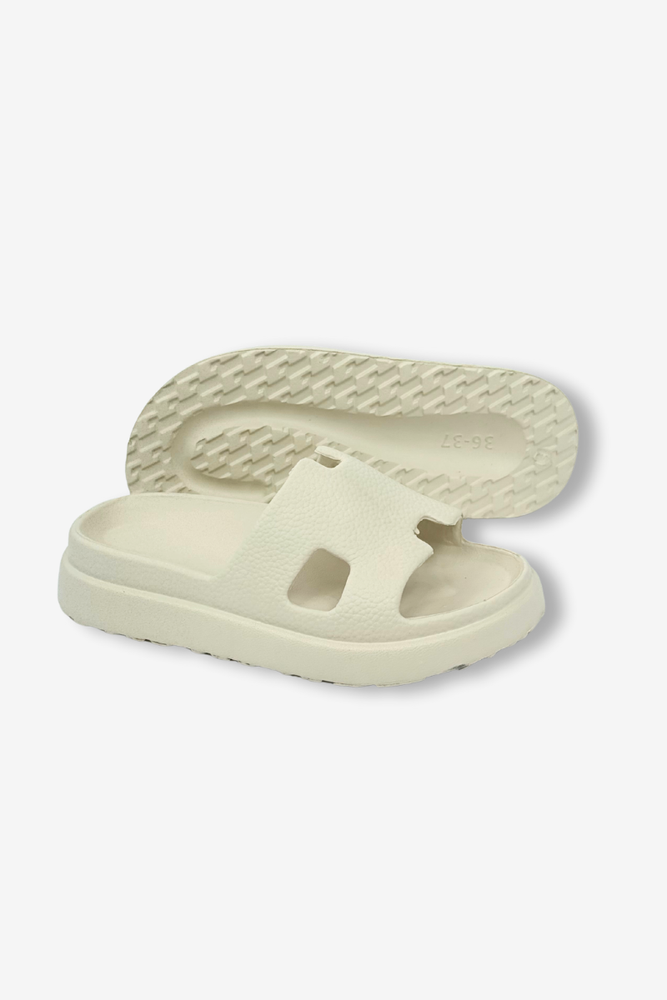 Beżowe damskie klapki gumowe z płaską antypoślizgową podeszwą