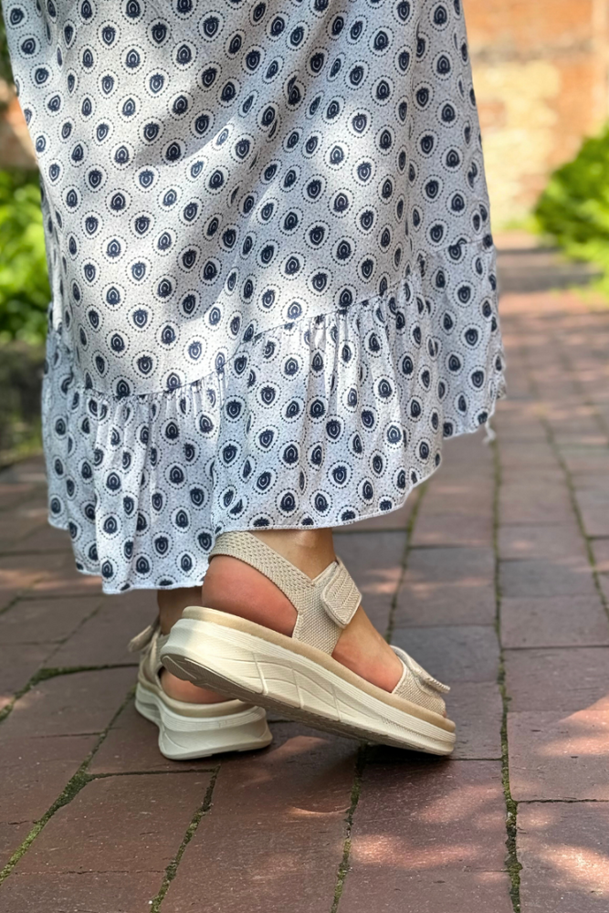 Beżowe sandały damskie lekkie na rzep