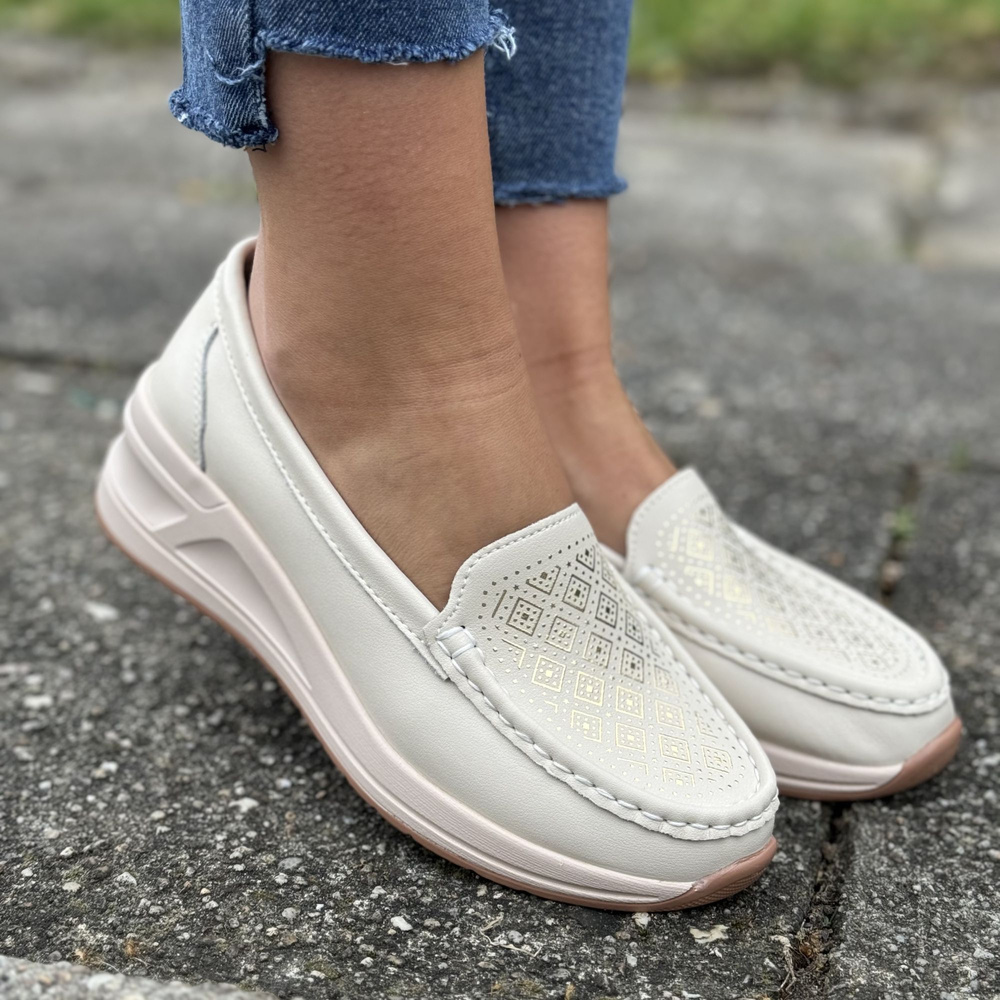 Beżowo złote skórzane półbuty na koturnie Artiker 