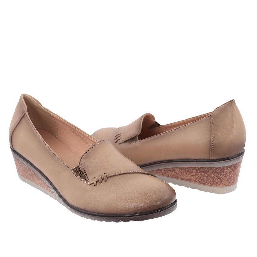 Бежеві жіночі туфлі на танкетці Potocki 