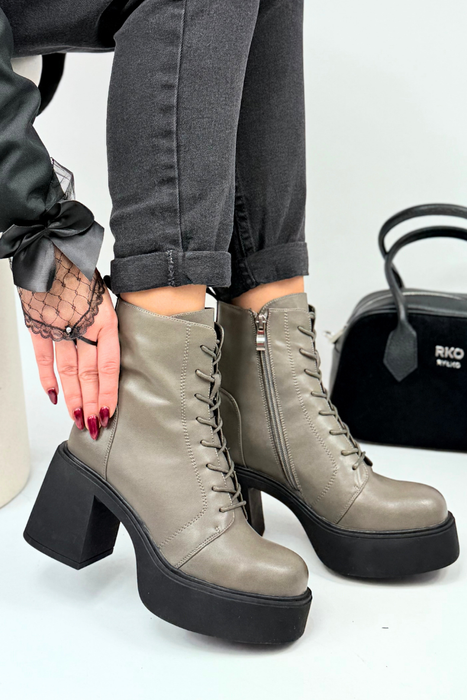 Чорні шкіряні ботильйони Artiker на низькому каблуці