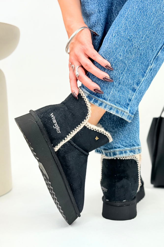 Czarne śniegowce damskie na platformie wsuwane z ociepleniem