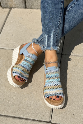 Sandały niebieskie na koturnie z gumkami Rieker