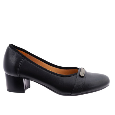 Шкіряні човники з декоративним ремінцем на низькій колодці