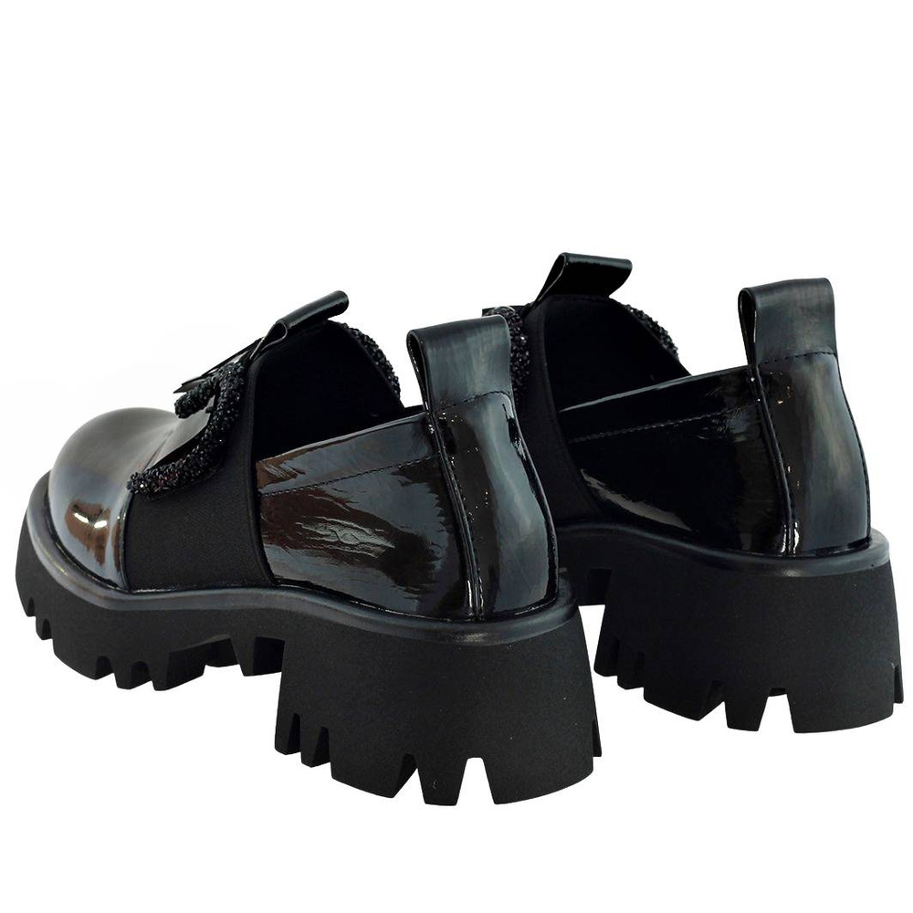 Półbuty damskie lakierowane w kolorze czarnym S.Barski