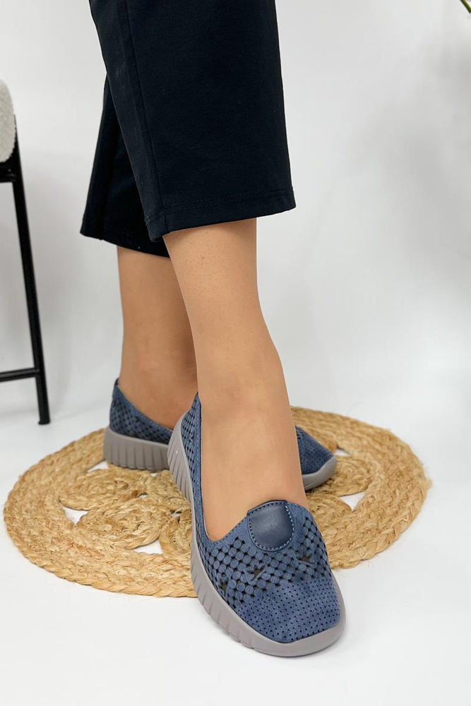 Жіночі сині ажурні туфлі на плоскому ходу