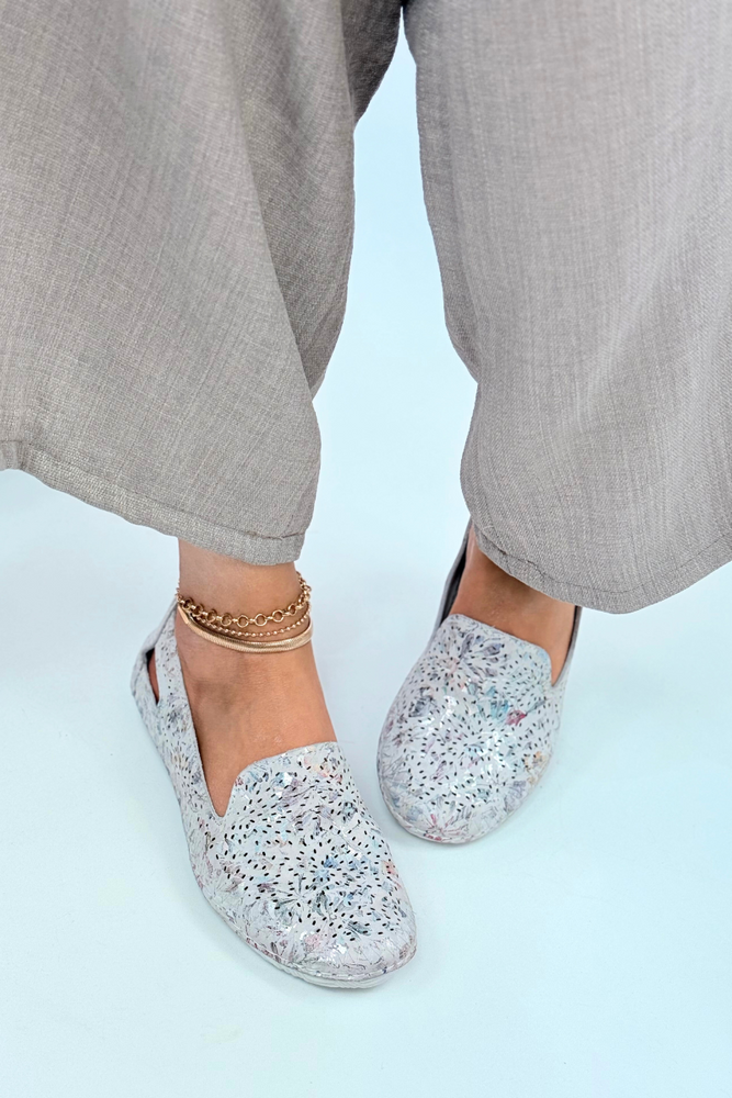 Białe skórzane półbuty wsuwane ażurowe