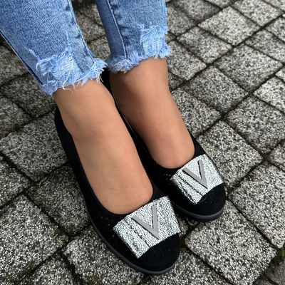 Czarne czółenka ażurowe na koturnie M. Daszyński