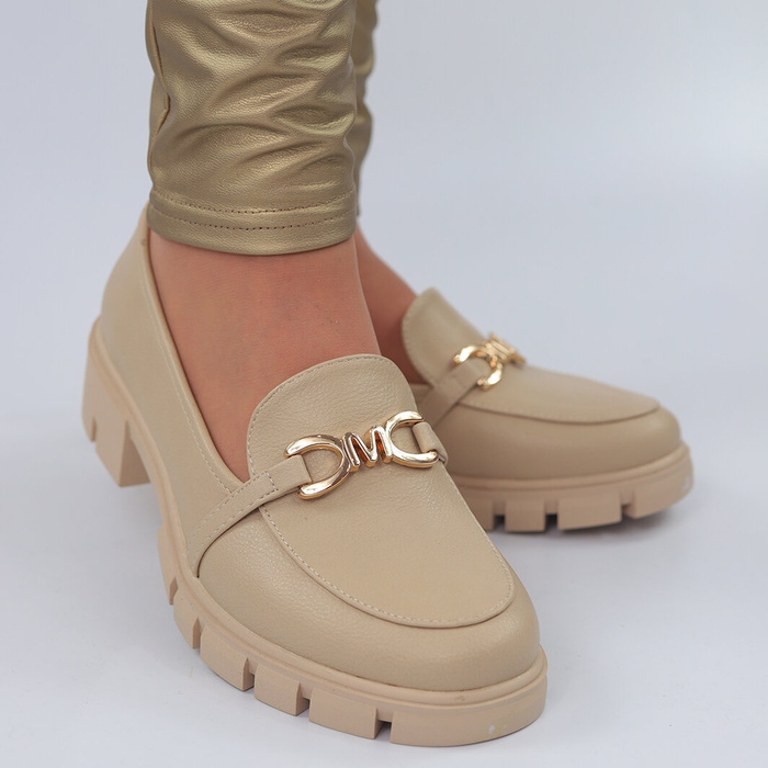 Бежеві мокасини із золотою аплікацією від M. Daszyński