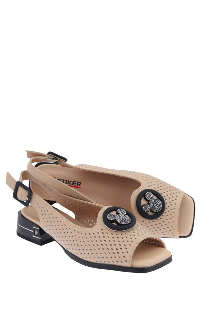 Morelowe sandały skórzane perforowane na niskim obcasie