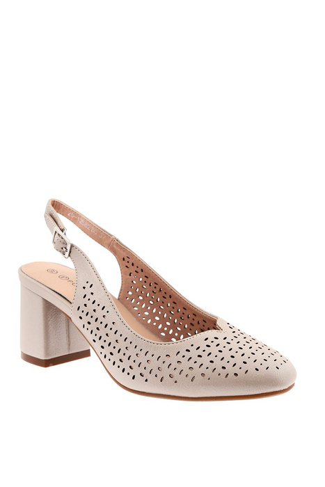 Бежеві ажурні човники з відкритою п'ятою на колодці