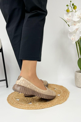 Ажурні плоскі туфлі золотого кольору