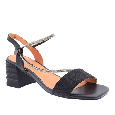 Piękne sandały czarne z paskami w cyrkonie na słupku