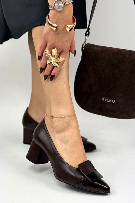 Eleganckie czółenka Kordel skórzane w kolorze brązu czekolady na klocku